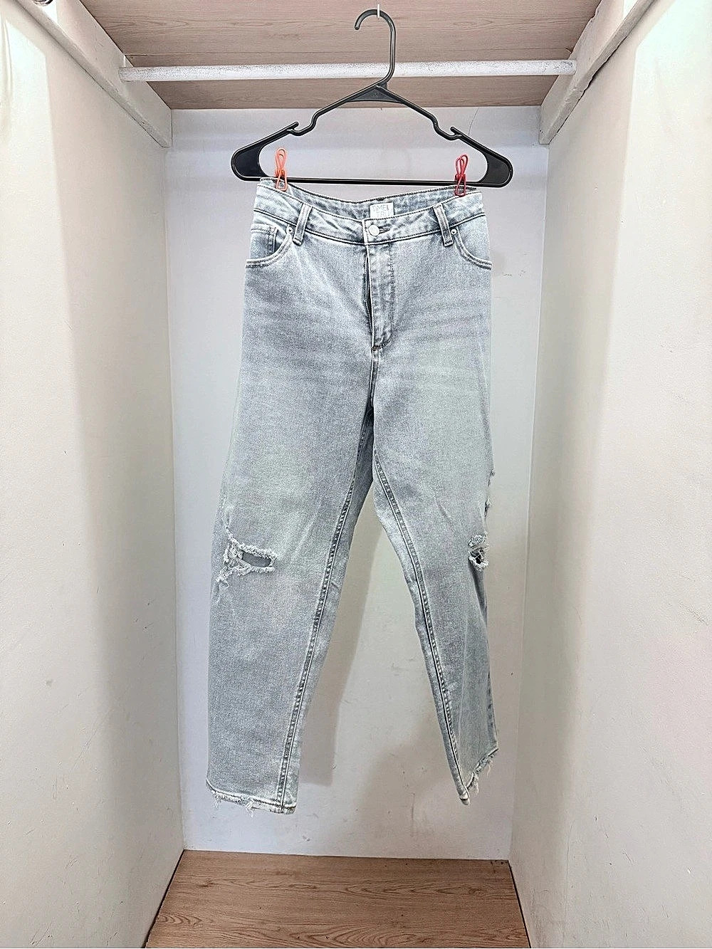 Time and Tru Regular Straight Distressed Straight Leg Jeans size 18